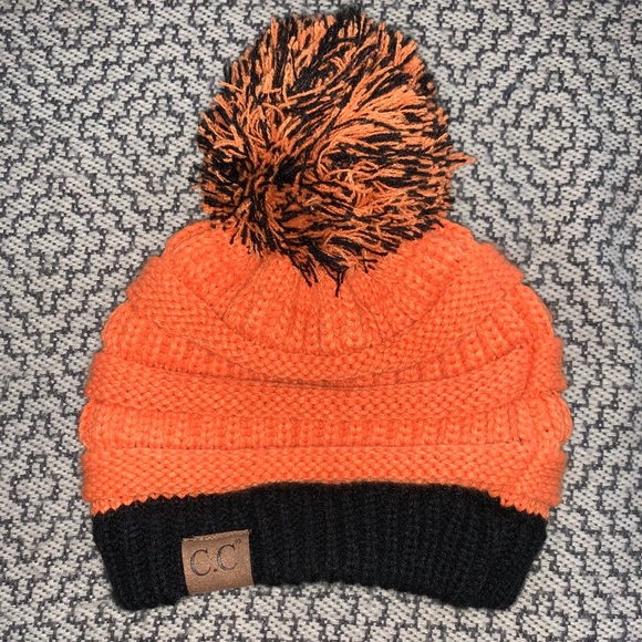 CC Boutique Accessories - ⭐️CC Pom Pom Beanie